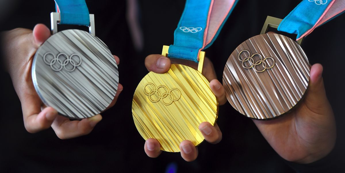 Сколько спортсменов получили медали. Золотая медаль Олимпийских игр 2022. Медали на Олимпиаде в Пекине 2022. Олимпийские игры в Пекине 2022 медали. Медали Олимпийских игр 2018.