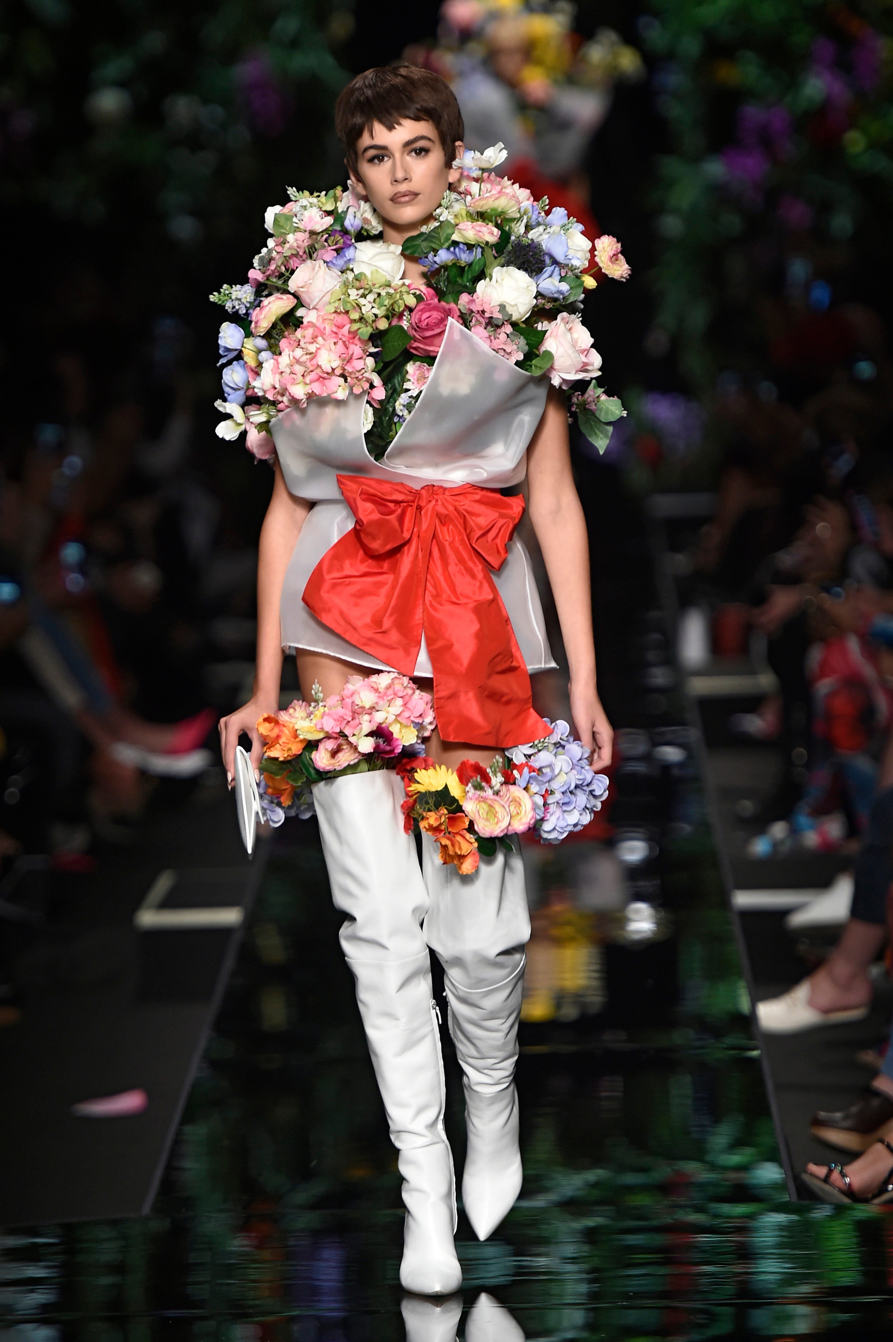 Gigi Hadid Kaia Gerber Flower Bouquet Moschino Spring 2018 - Moschino ...