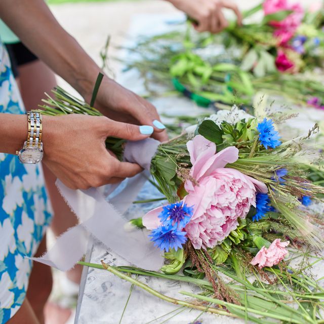 Made with your own hands. Master class on making bouquets. Manufacturer of a summer Bridal bouquet. Learning flower arranging, making beautiful bouquets with your own hands