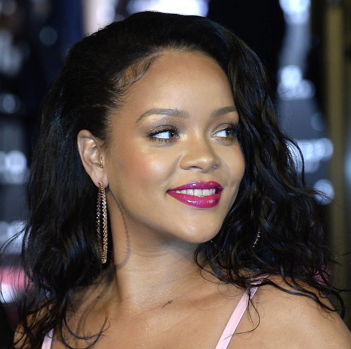 Rihanna Responds to Make Up For Ever Instagram - Fenty Beauty and ...
