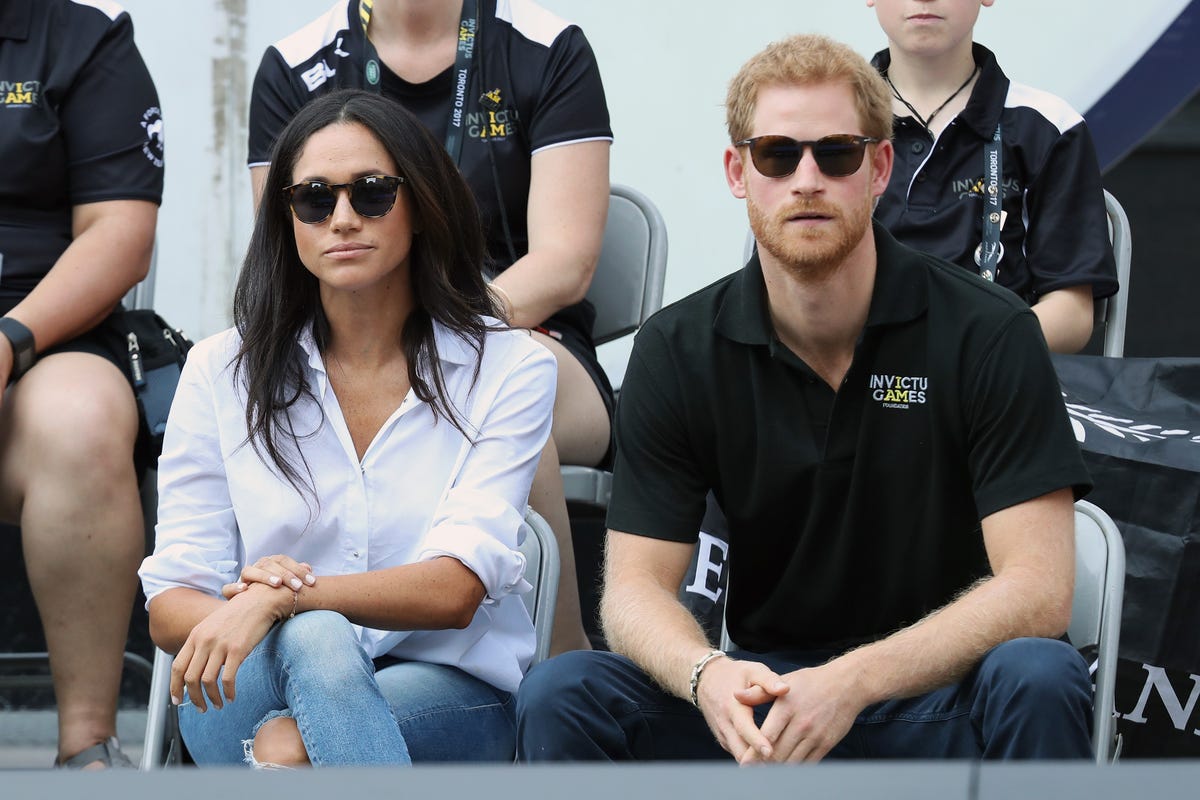 preview for Harry & Meghan - Official Trailer (Netflix)