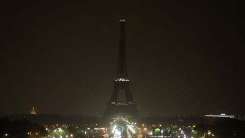 preview for Eiffel Tower Goes Dark For Vegas Victims