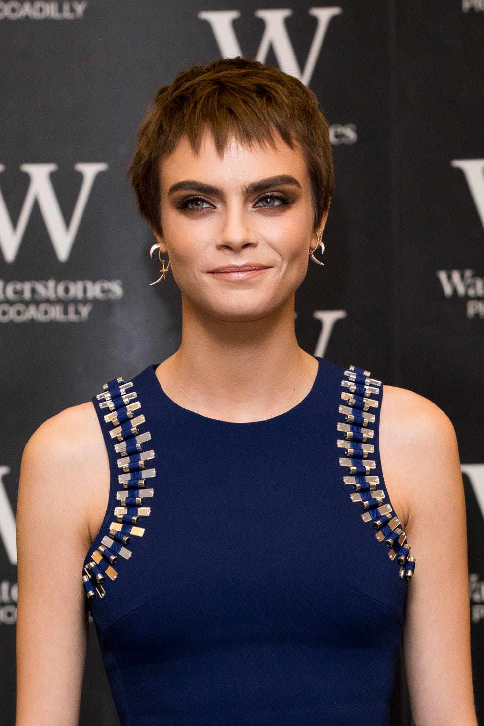 Hair, Face, Hairstyle, Beauty, Fashion, Premiere, Lip, Dress, Brown hair, Carpet, 