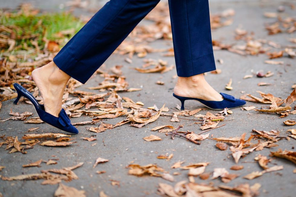 Leaf, Footwear, Shoe, Jeans, Street fashion, Leg, Electric blue, Ankle, Autumn, Human leg, 