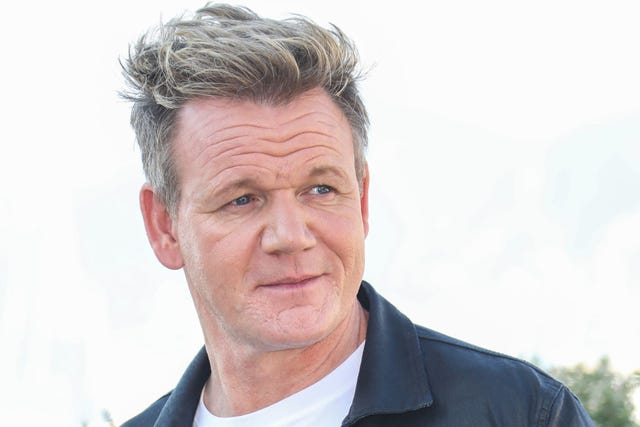 Chin, Forehead, Human, White-collar worker, Wrinkle, Businessperson, Smile, Comb over, 