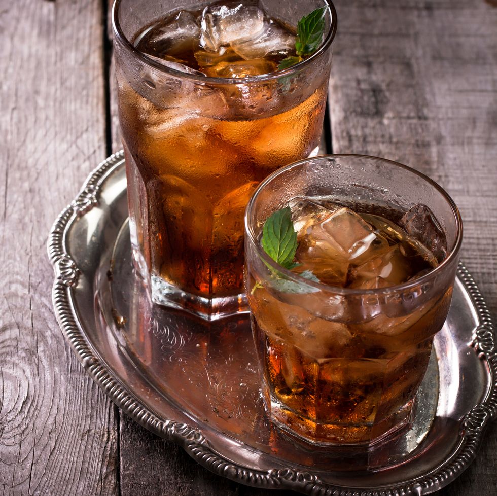 Drink, Cuba libre, Long island iced tea, Iced tea, Old fashioned, Black russian, Dark 'n' stormy, Alcoholic beverage, Distilled beverage, Rusty nail, 