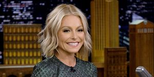 new york, ny   october 26 kelly ripa visits the tonight show starring jimmy fallon at rockefeller center on october 26, 2017 in new york city  photo by jamie mccarthygetty images