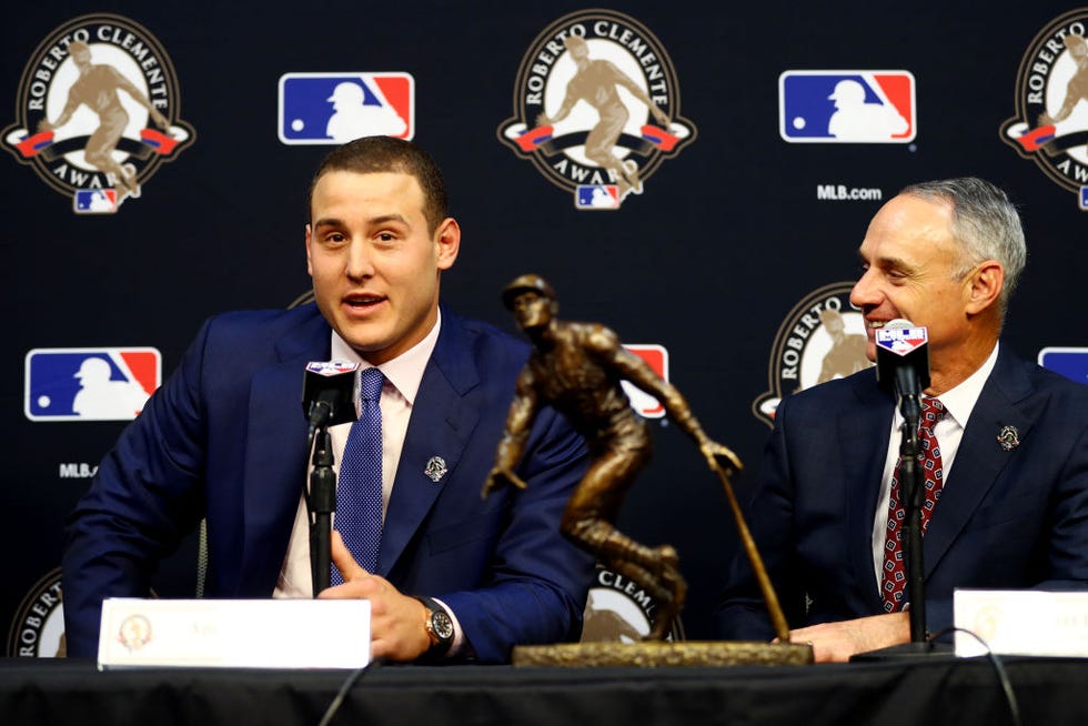 Chicago Cubs star Rizzo wins MLB's Clemente Award