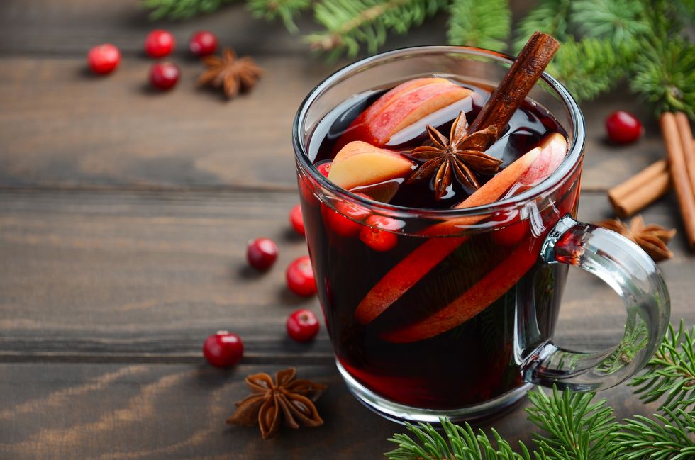 Punsch, Drink, Food, Punch, Non-alcoholic beverage, Mulled wine, Alcoholic beverage, Ingredient, Cinnamon, Liqueur, 
