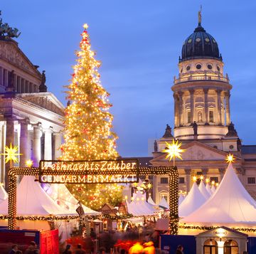 de kerstmarkt op de gendarmenmarkt in berlijn