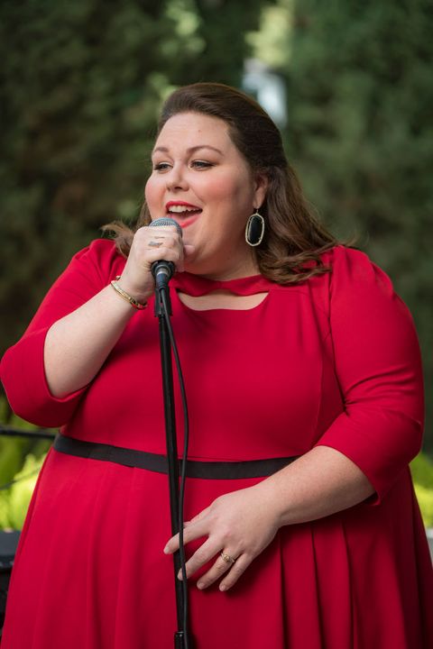 Singing, Red, Performance, Performing arts, Event, Microphone, Singer, Music, 
