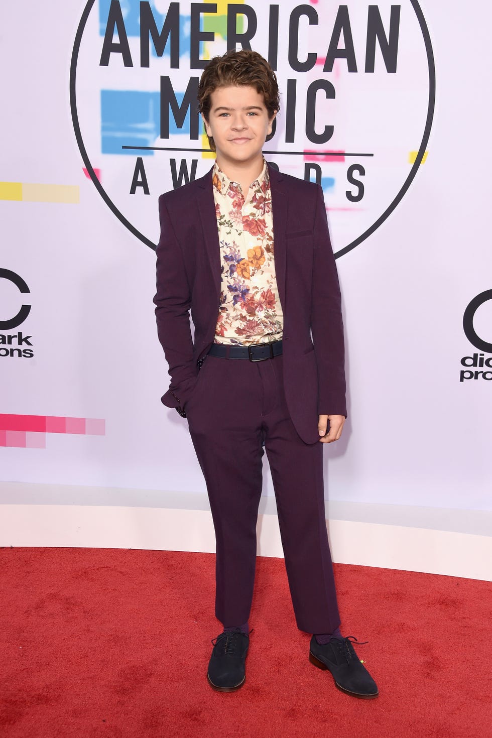 Red carpet, Carpet, Suit, Fashion, Premiere, Flooring, Formal wear, Blazer, Pantsuit, Event, 