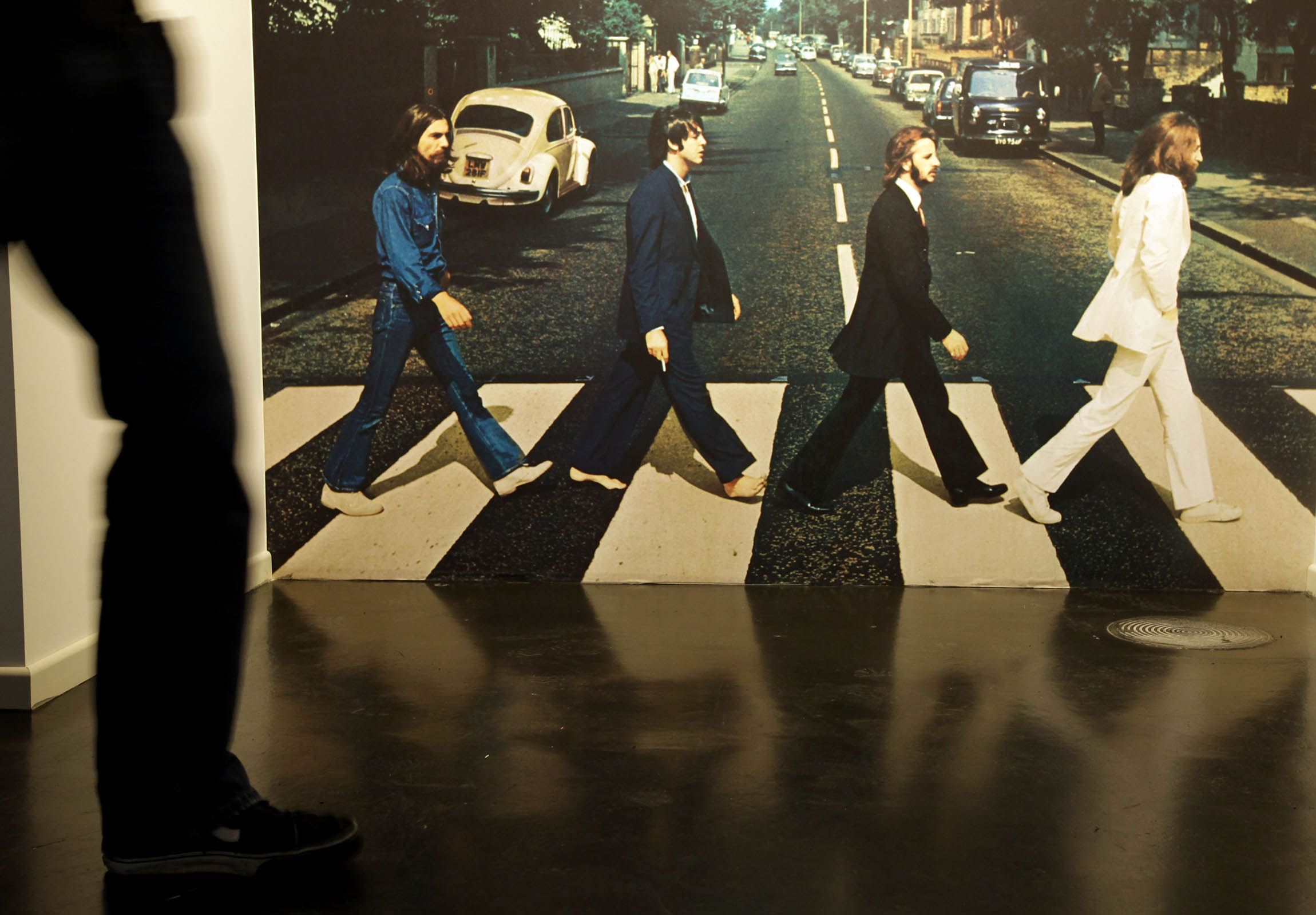 Abbey Road: 50 years of the Beatles' famous album cover - BBC News