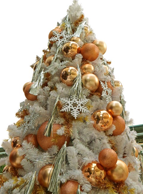 30+ Sophisticated Christmas Tree Themes to Try This Year 30+ Sophisticated Christmas Tree Themes to Try This Year