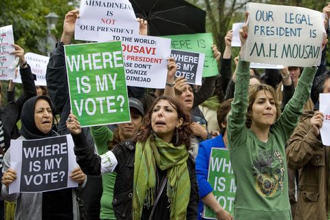 green movement protestors near the iranian embassy in the hague