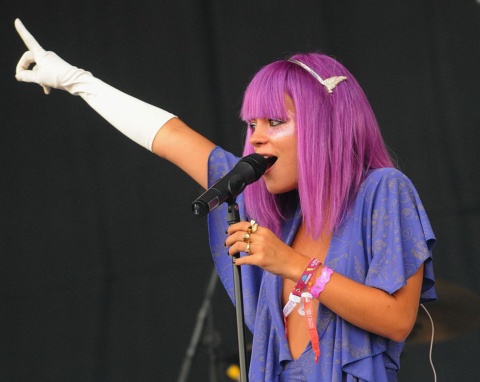 glastonbury, england june 26 lily allen performs on the pyramid stage during day 2 of the glastonbury festival at worthy farm in pilton, on june 26, 2009 in glastonbury, england photo by jim dysongetty images