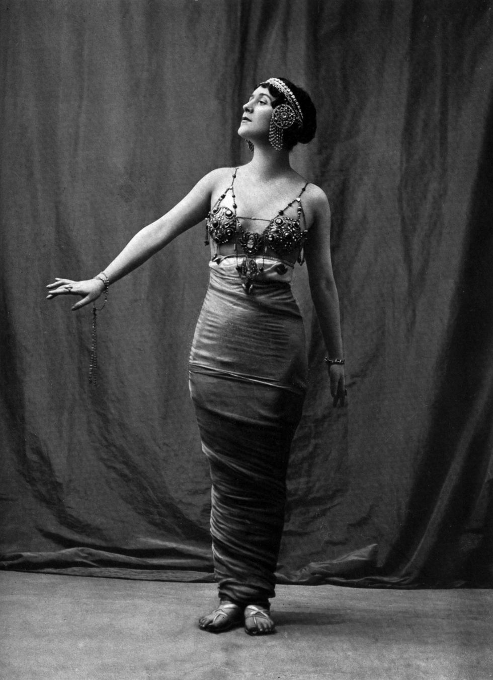 Lina Cavalieri (1874-1944) italian opera singer, as Thais in opera "Thais" in Paris, photo by Bert from french paper "Le Theatre" october 1909