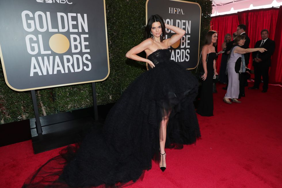 Kendall Jenner In Giambattista Valli Couture - 2018 Golden Globe Awards -  Red Carpet Fashion Awards