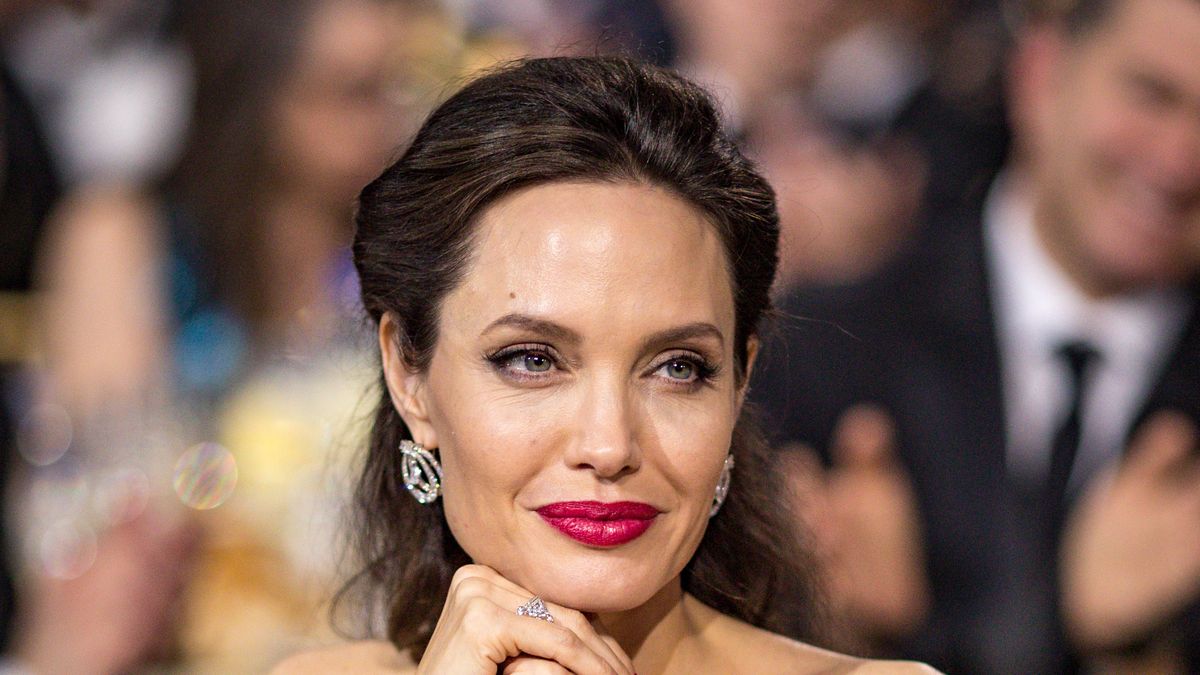 preview for I beauty look di Angelina Jolie