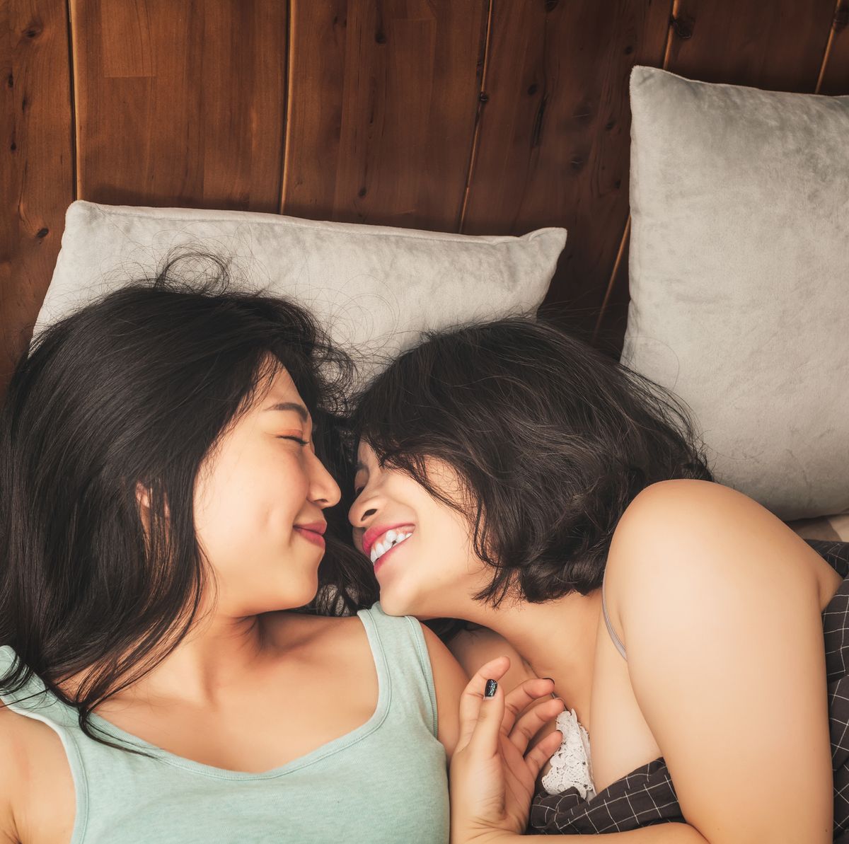 3 Girl Forces One Boy Sex - Am I A Lesbian?' - 15 People Share How They Knew Their Sexuality