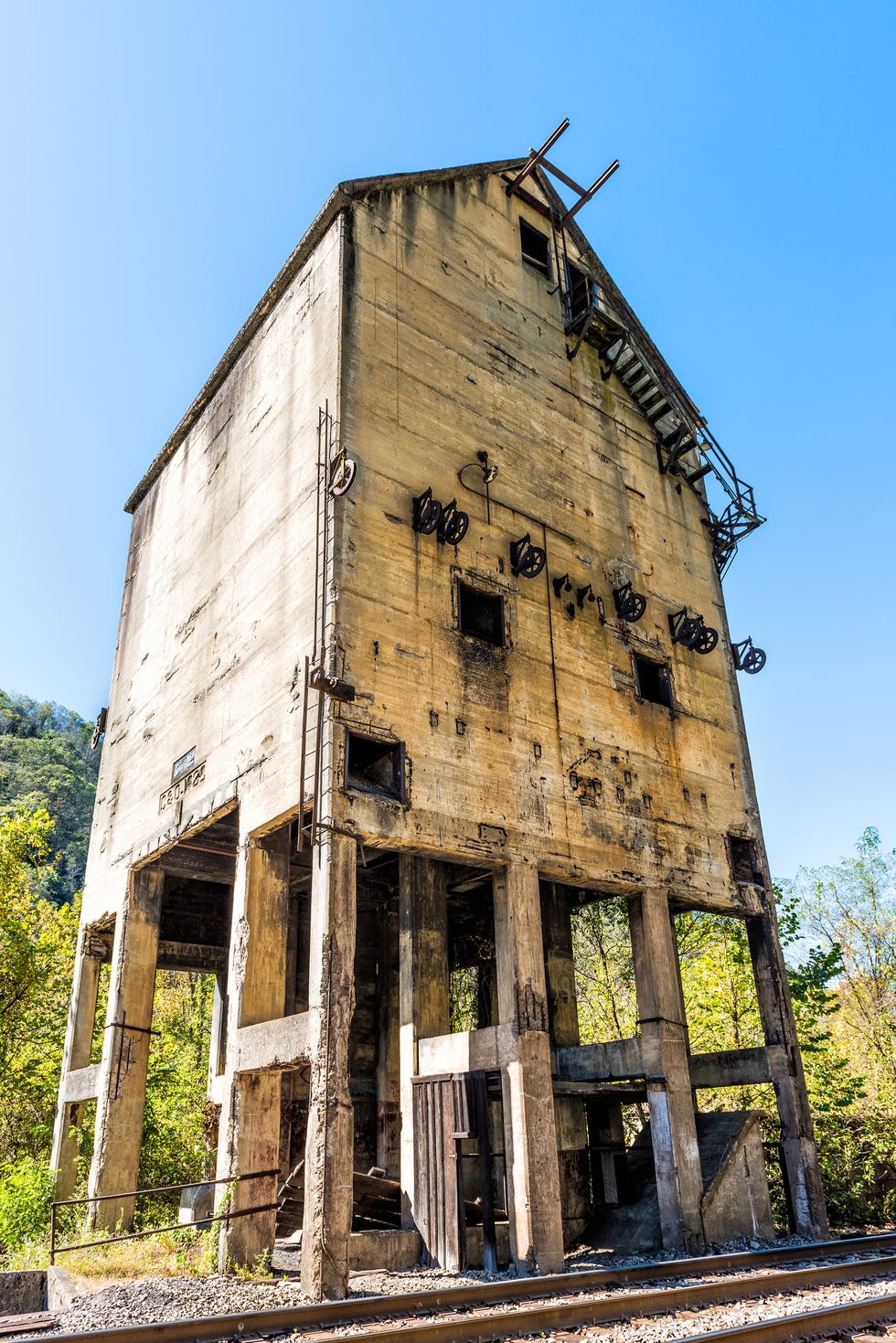 Architecture, House, Rural area, Building, Tree, Ruins, Wood, City, Facade, Metal, Architecture, House, Rural area, Building, Tree, Ruins, Wood, City, Facade, Metal,