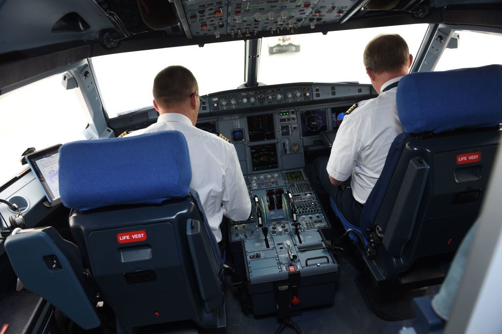 pilots cockpit airplane airbus321