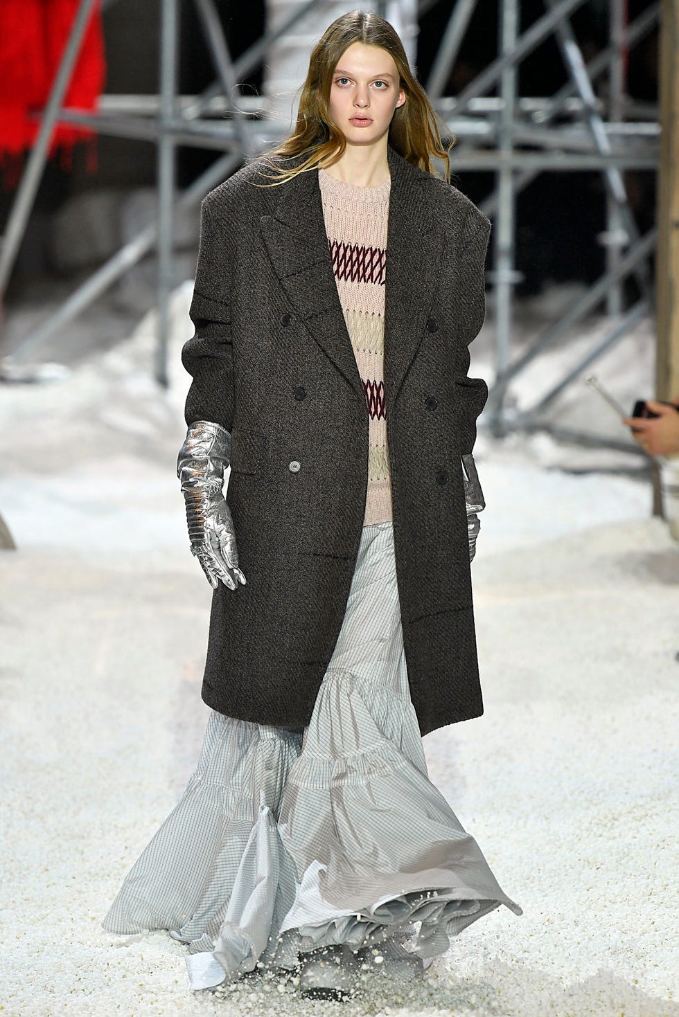 Fashion model, Fashion, Runway, Clothing, Fashion show, Outerwear, Haute couture, Street fashion, Public event, Event, 