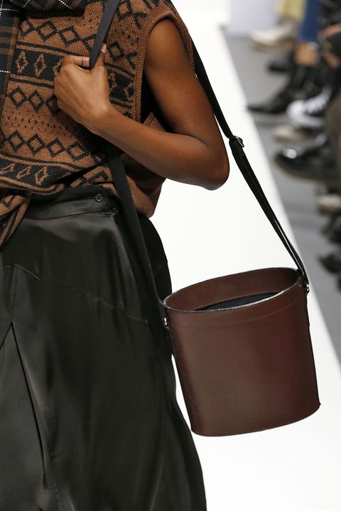 Black, Shoulder, Bag, Fashion, Beauty, Brown, Handbag, Leather, Joint, Hobo bag, 