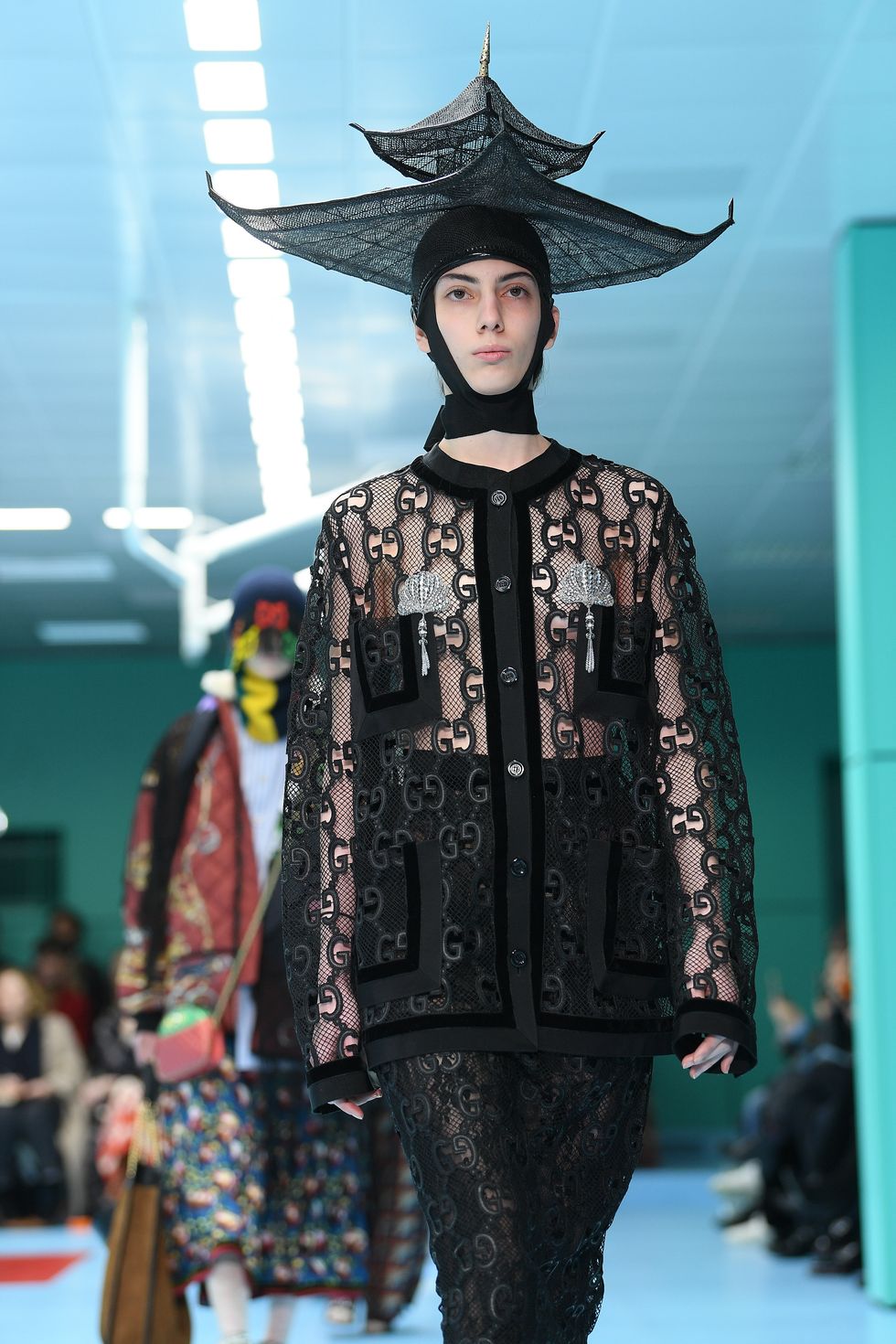 Gucci Fall 2018 Show Human Heads and Dragons - Gucci Models Carried ...