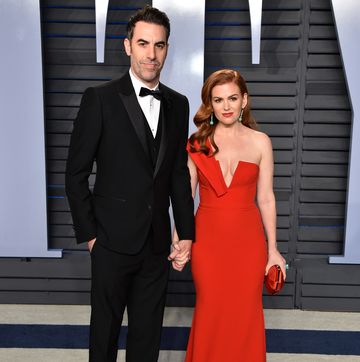 beverly hills, ca march 04 actor sacha baron cohen l and actress isla fisher attend the 2018 vanity fair oscar party hosted by radhika jones at wallis annenberg center for the performing arts on march 4, 2018 in beverly hills, california photo by john shearergetty images
