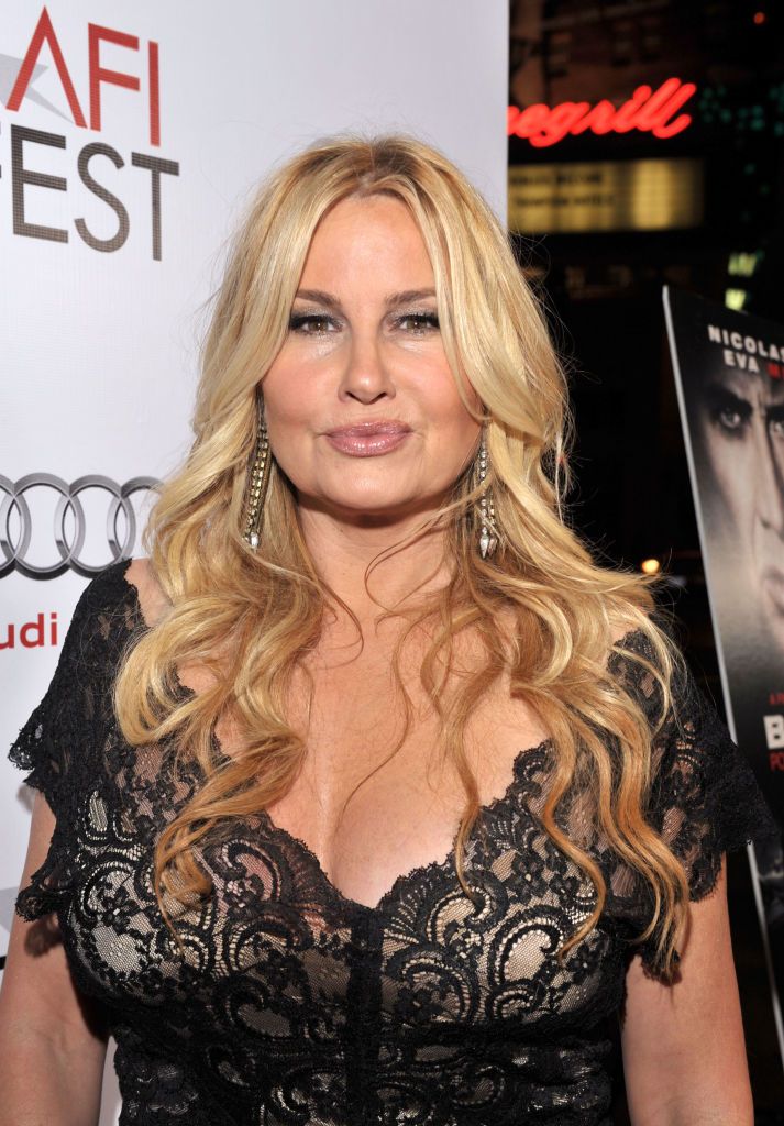 jennifer coolidge responds to calls for her to replace samantha in sex and the city
