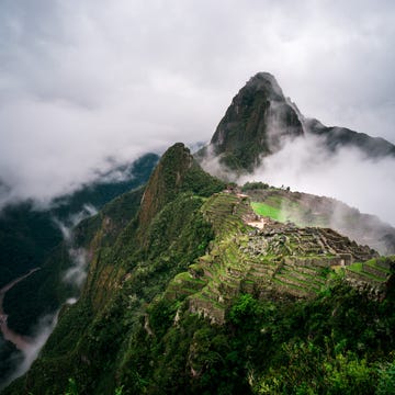 Nature, Mountainous landforms, Mountain, Natural landscape, Sky, Atmospheric phenomenon, Hill station, Vegetation, Mountain range, Highland, 