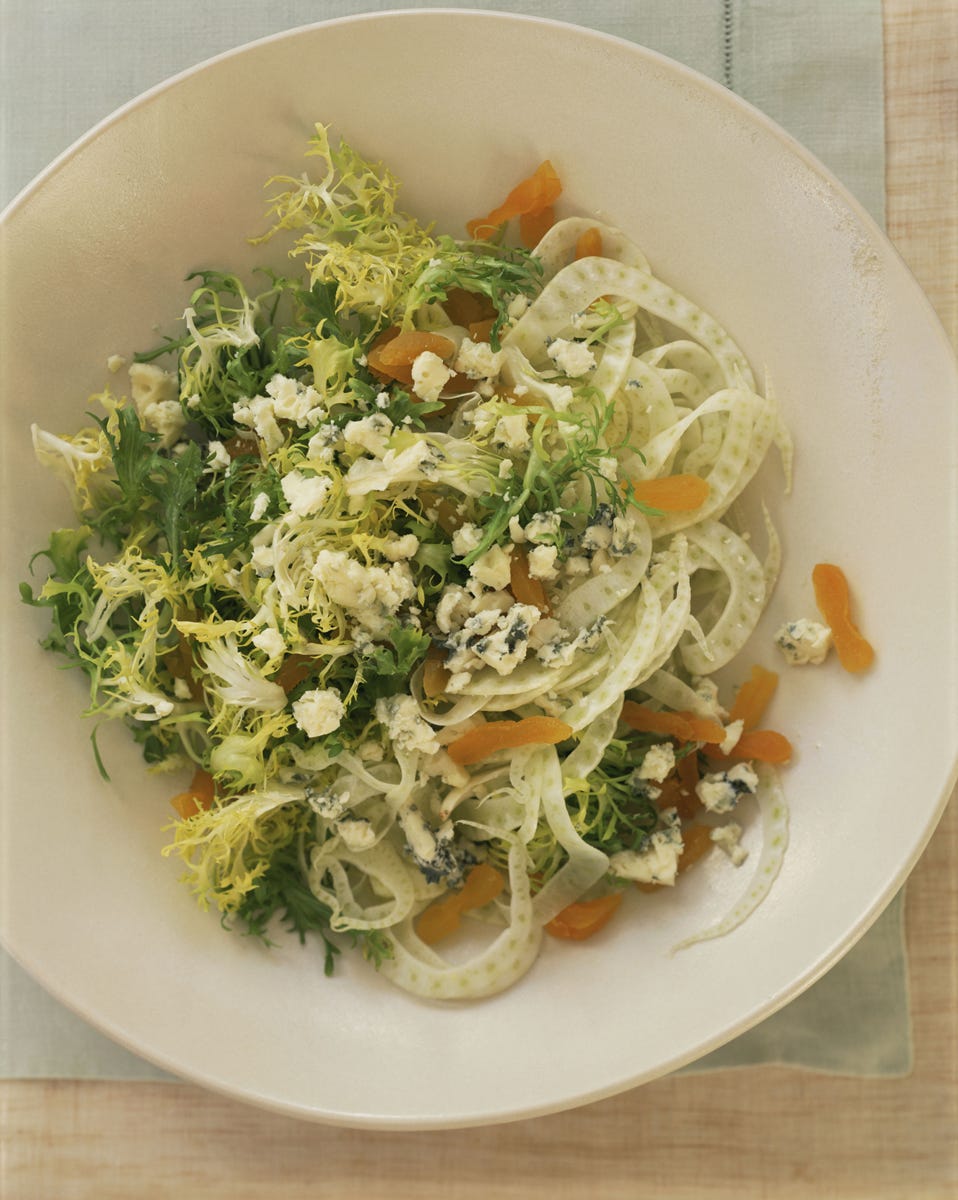 ensalada de hinojo, habas y queso azul