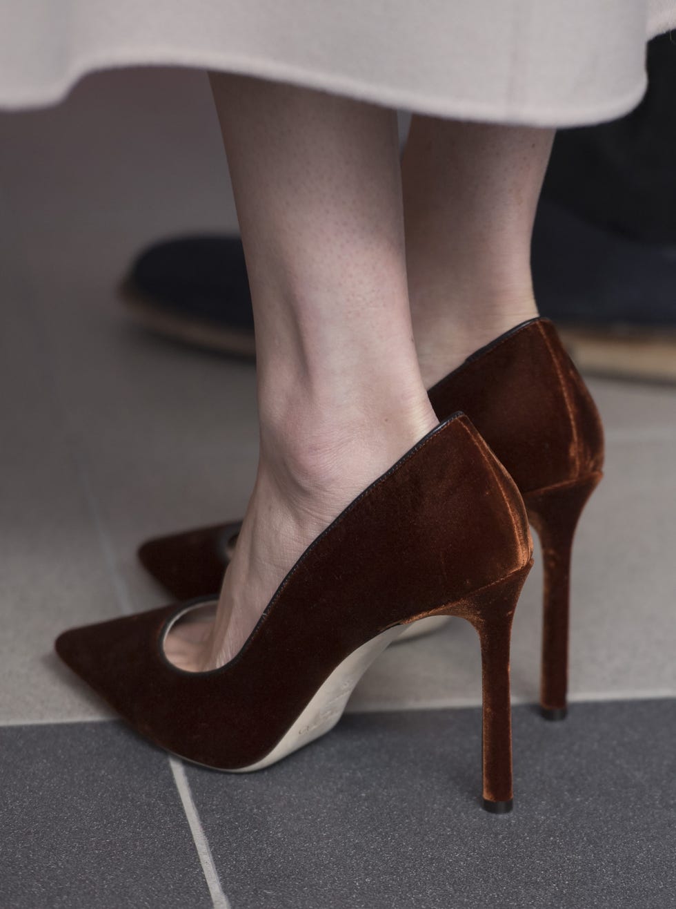 Footwear, High heels, Leg, Shoe, Human leg, Court shoe, Brown, Ankle, Basic pump, Joint, 