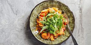 linguine with tomato sauce and prawns