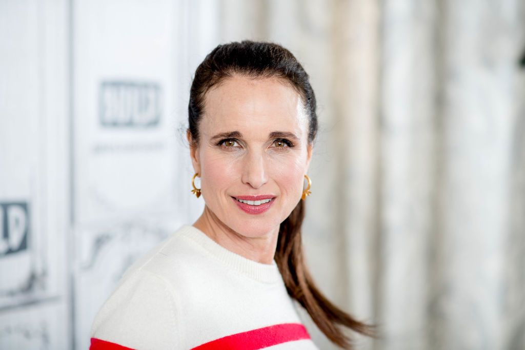 Andie MacDowell: «Dobbiamo fare come gli uomini, accettano la loro età in  modo più disinvolto»