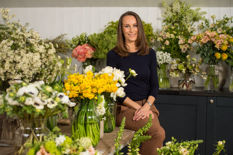 Flower, Floristry, Flower Arranging, Bouquet, Floral design, Yellow, Plant, Cut flowers, Botany, Retail, 