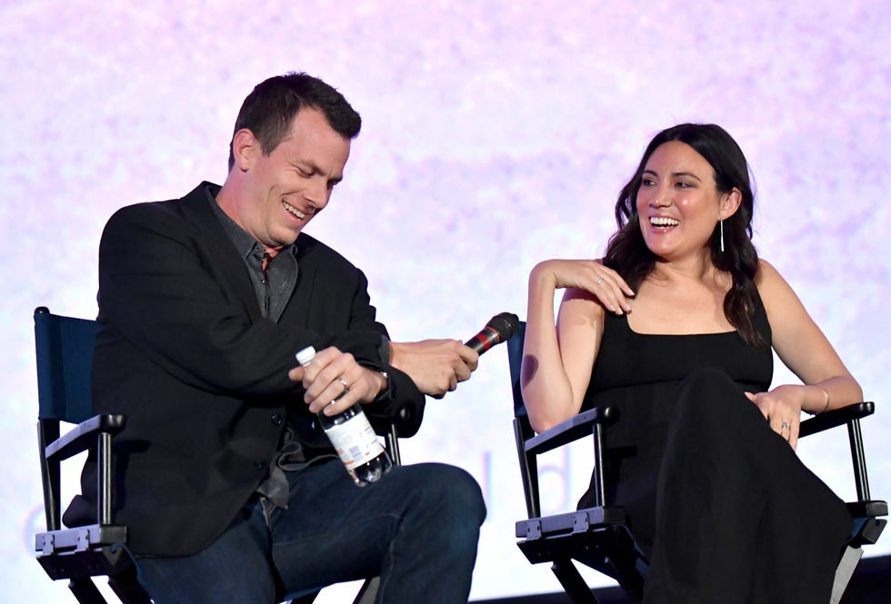 Event, Conversation, Sitting, Fun, White-collar worker, Photography, Duet, Gesture, Formal wear, Smile, 