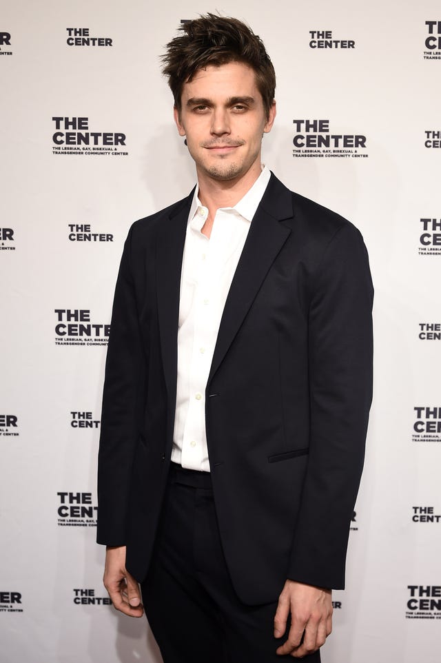 Suit, Formal wear, Clothing, Tuxedo, White-collar worker, Hairstyle, Premiere, Outerwear, Event, Black hair, 