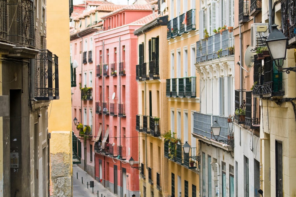 vista del barrio de lavapies en madrid