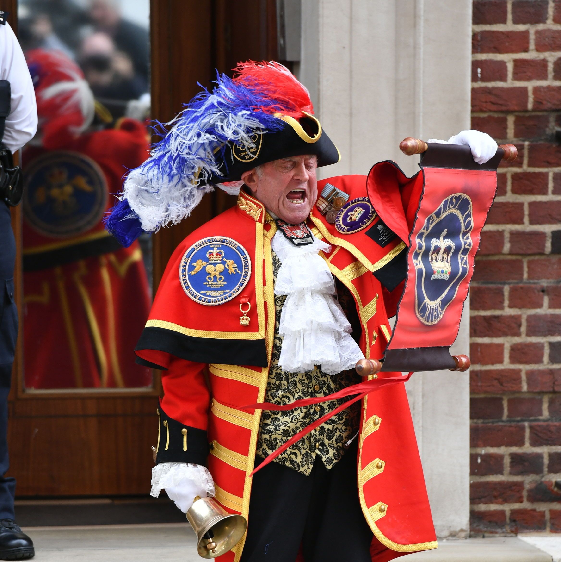 Town Crier Tony Appleton Proclaims the Birth of Royal Baby No. 3