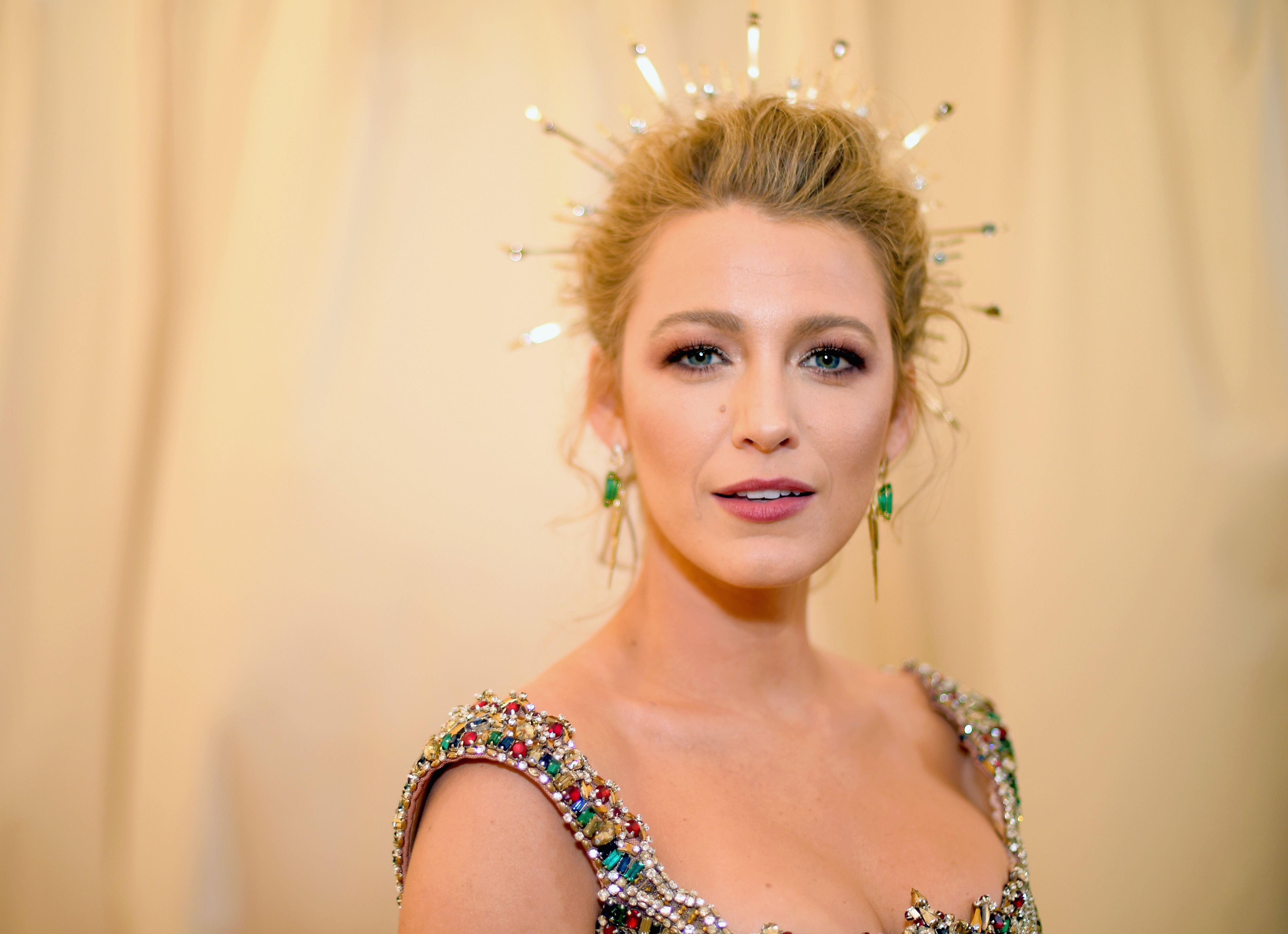 Blake Lively Eyelashes: Tips and Products for Getting Her Look