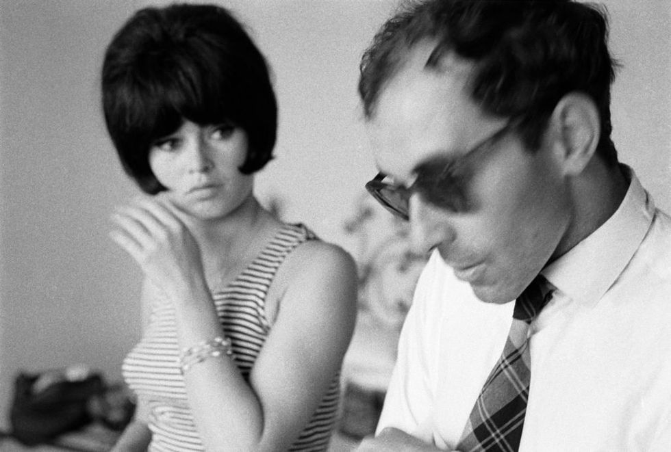 le réalisateur jean luc godard et lactrice brigitte bardot pendant le tournage du film le mépris, en 1963, en italie photo by jean louis swinersgamma rapho via getty images