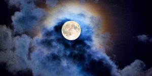 Moon, Sky, Full moon, Nature, Celestial event, Atmospheric phenomenon, Moonlight, Atmosphere, Astronomical object, Daytime, 