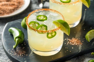 super bowl cocktails homemade spicy margarita with limes and jalapeño