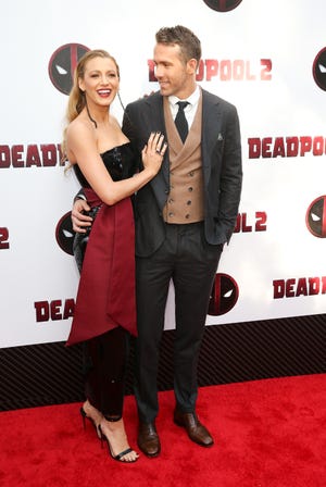 Blake Lively, Ryan Reynolds, trollen, Instagram, social media, grappen, grollen, elkaar te grazen nemen, beste reacties, comments, flirten, sexy, speels, beste koppels op social media, online humor