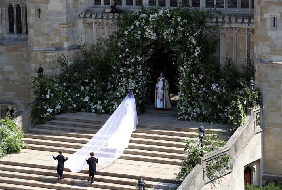 Meghan Markle's wedding veil into Windsor chapel