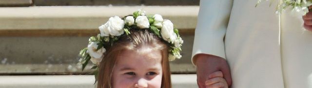 Child, Headpiece, Hair accessory, Flower, Fashion accessory, Wreath, Plant, Ceremony, Bouquet, Wedding ceremony supply, 