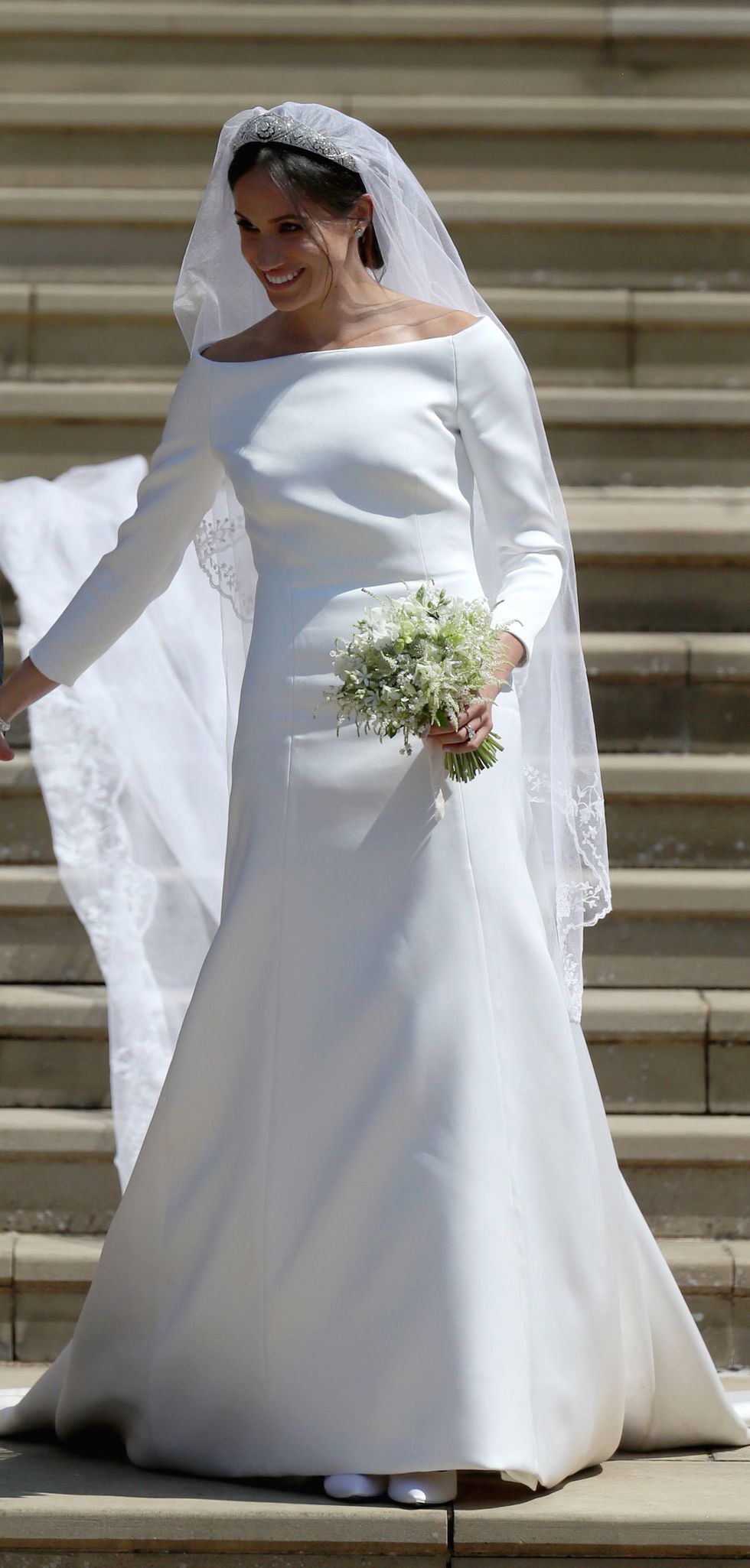Wedding dress, Bride, Gown, Dress, Bridal accessory, Clothing, Bridal clothing, White, Veil, Photograph, 