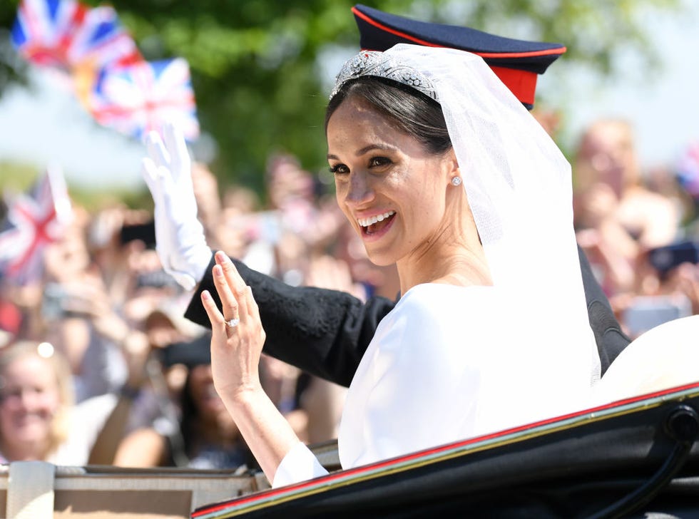 Event, Public event, Headgear, Crowd, Ceremony, Gesture, Tradition, Smile, Demonstration, Flag, 